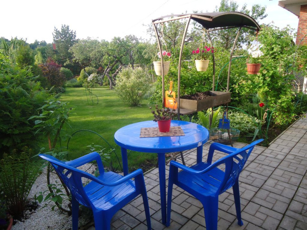 Стол пластиковый круглый [130-0022]