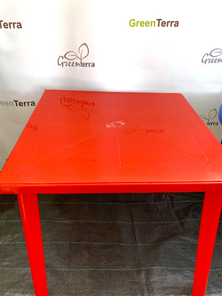 Стол пластиковый квадратный [130-0019]