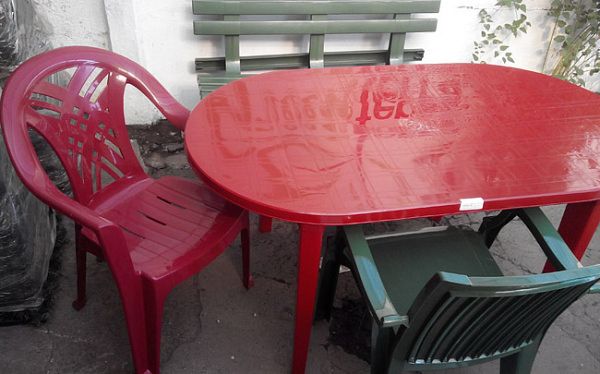 Стол овальный пластмассовый [130-0021]