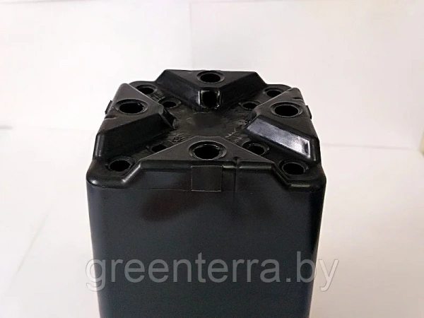 Высокий горшок для роз 2л, 11*11*21.5см.