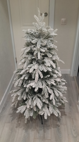 Елка "Онтарио" заснеженная