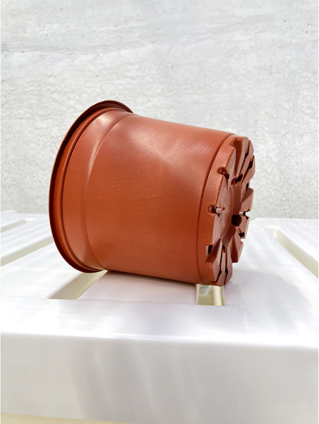 Горшок для рассады круглый формованный 2.3л, ø 17см, высота 13.5см.