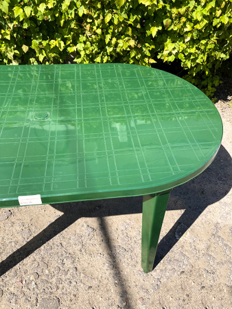 Стол овальный пластмассовый [130-0021]