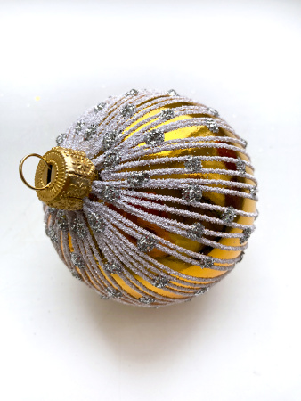 Набор шаров пластик. декор №13 разные цвета, 6см / 8см / 10см Шар пластиковый декорированный