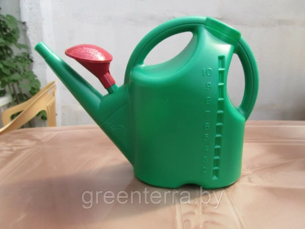 Лейка садовая на 10 литров