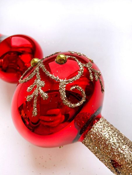 Стеклянная верхушка "Красная с золотистыми веточками и бусинами" Верхушка стеклянная на елку, декорированная "Красная с золотистыми веточками и бусинами"