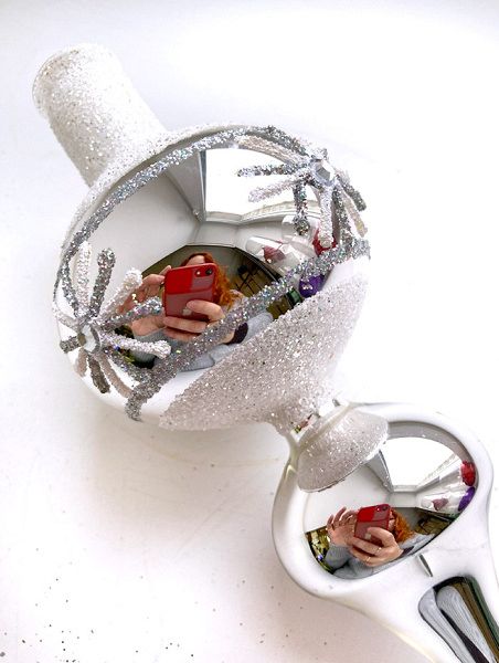 Стеклянная верхушка "Серебренная с белыми блёстка и снежинкой" Верхушка стеклянная на елку, декорированная "Серебренная с белыми блёстка и снежинкой"