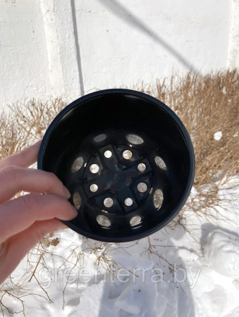 Высокий горшок для роз 1л, ø 11см, высота 13см.