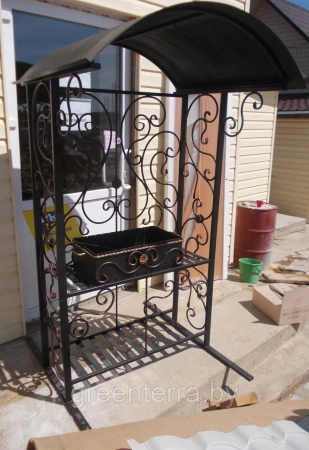 Кованый мангал с крышей "Барон" Кованый мангал с крышей "Барон"