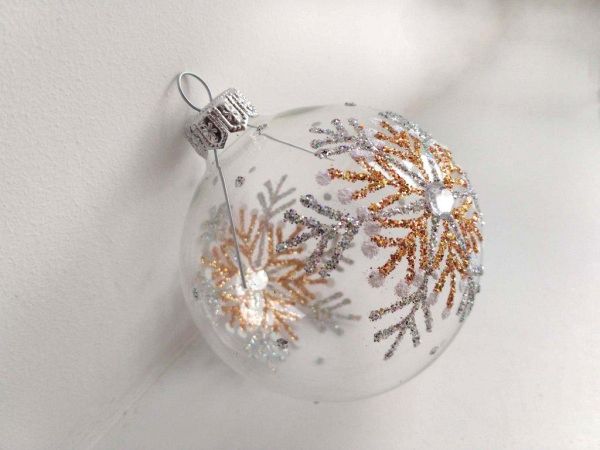 Шар елочный стекл. "Снежинка" прозрачный 8см Шар елочный стекл. "Снежинка" прозрачный 8см