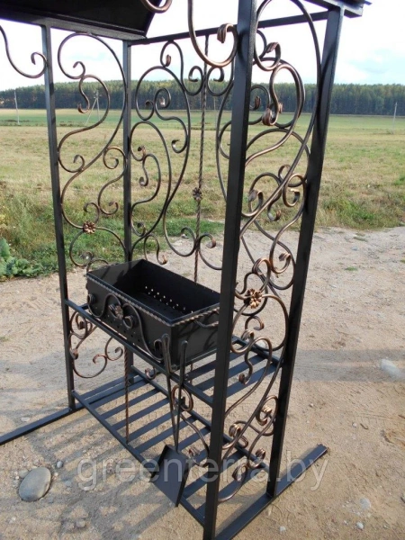 Кованый мангал с крышей "Барон"