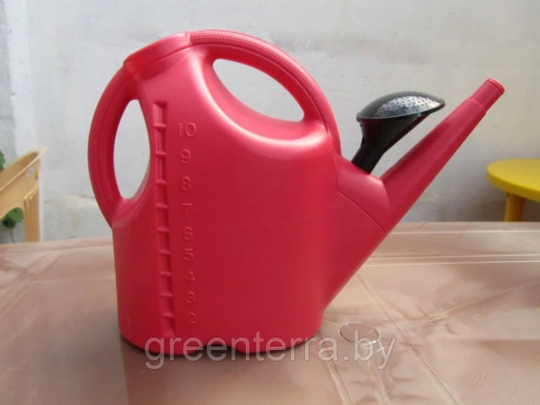 Лейка садовая на 10 литров