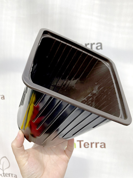 Горшок для рассады квадратный формованный 2.5 л, 15*15*15 см