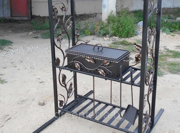 Кованый мангал с крышей "Хит"