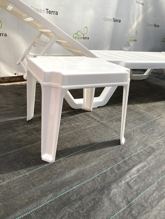 Столик для шезлонга