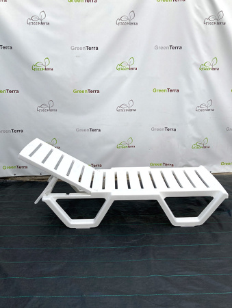 Лежак полимерный пляжный