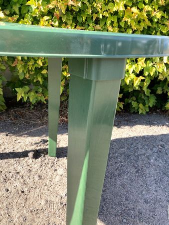 Стол овальный пластмассовый [130-0021]