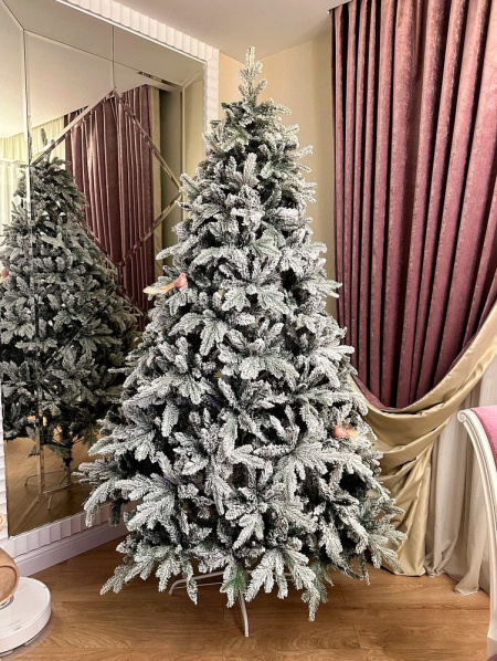 Елка "Альберта" заснеженная