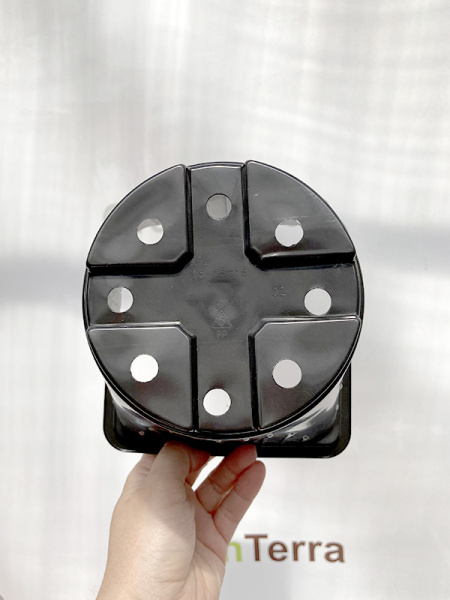 Горшок для рассады квадратный формованный 2.5 л, 15*15*15 см