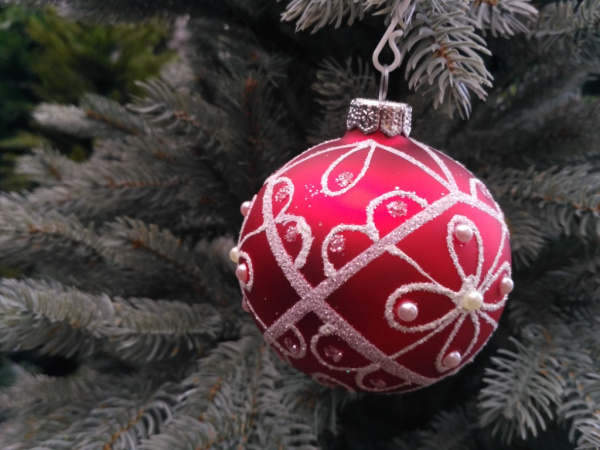 Шар елочный стекл. "Клевер" красный 8см Шар елочный стекл. "Клевер" красный 8см