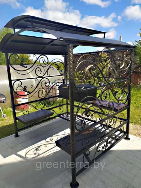 Кованый мангал-беседка с крышей "Туссент"