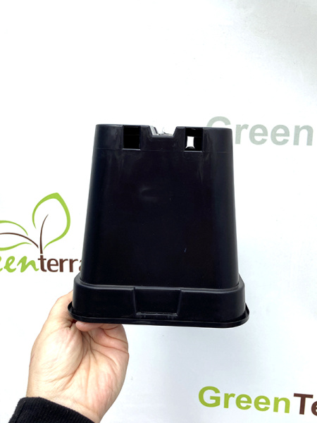 Горшок для рассады квадратный литой 2.7 л, 15*15*15 см.