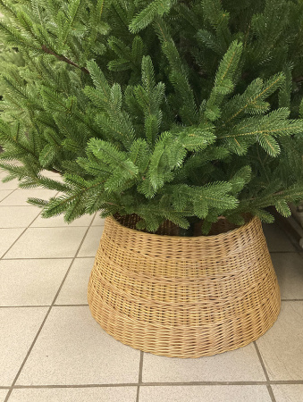 Плетёная корзина под ёлку