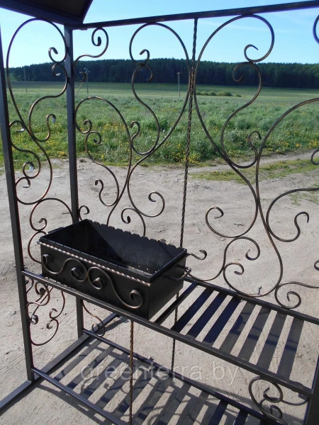 Кованый мангал с крышей "Монарх"